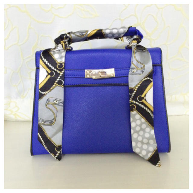 新品☆2wayスカーフ付きハンドバッグ レディースのバッグ(ハンドバッグ)の商品写真