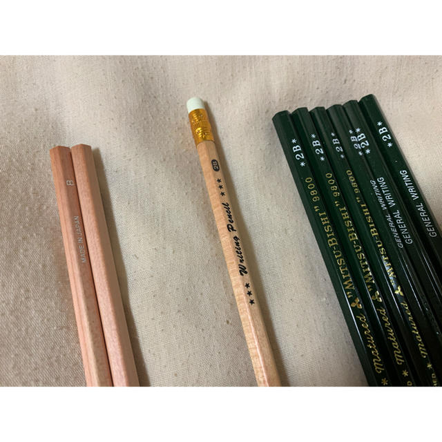 三菱鉛筆(ミツビシエンピツ)の六角 鉛筆 9本セット エンタメ/ホビーのアート用品(鉛筆)の商品写真