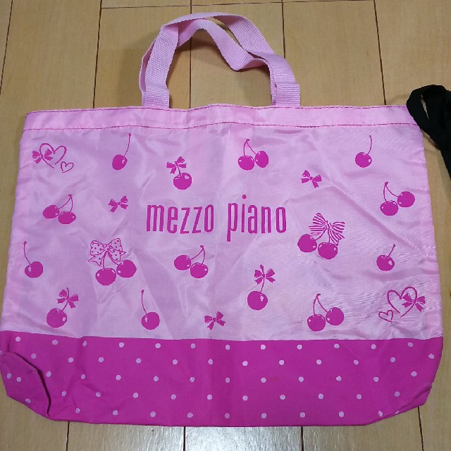 mezzo piano(メゾピアノ)の[送料込]メゾピアノ・ポンポネット　バッグ　 キッズ/ベビー/マタニティのこども用バッグ(トートバッグ)の商品写真