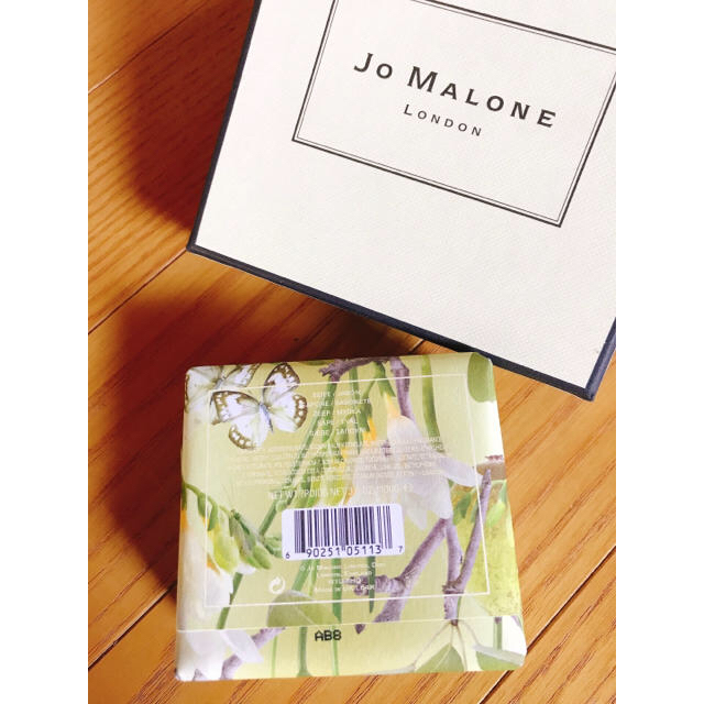 Jo Malone(ジョーマローン)のジョーマローン イングリッシュペアー＆フリージアソープ 100g コスメ/美容のボディケア(ボディソープ/石鹸)の商品写真