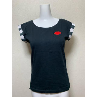 ユニクロ(UNIQLO)のリップ柄Tシャツ(Tシャツ(半袖/袖なし))