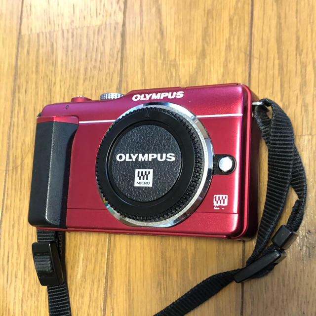 OLYMPUS(オリンパス)のOLYMPUS E−PL1S ボディ RED スマホ/家電/カメラのカメラ(ミラーレス一眼)の商品写真