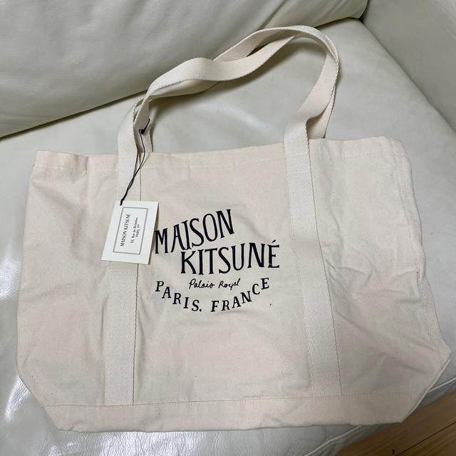 MAISON KITSUNE'(メゾンキツネ)の新品未使用　メゾンキツネ　トートバッグ レディースのバッグ(トートバッグ)の商品写真