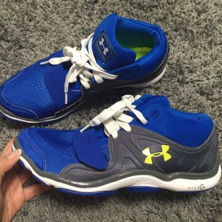 アンダーアーマー(UNDER ARMOUR)のアンダーアーマートレーニングシューズ👟(スニーカー)