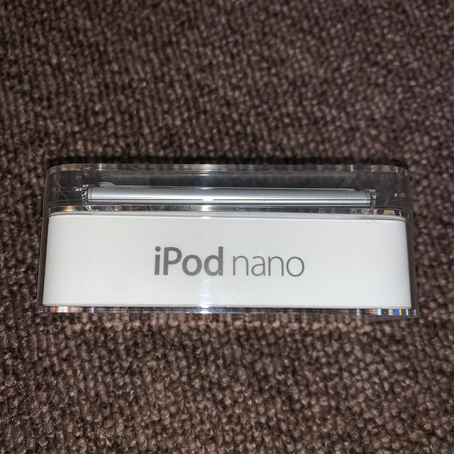 Apple(アップル)の●iPod nano 新品未開封●シルバー スマホ/家電/カメラのオーディオ機器(ポータブルプレーヤー)の商品写真