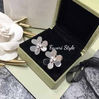 フォクシー(FOXEY)の最高級AAAジルコニア  Flower ピアス  シルバー(ピアス)