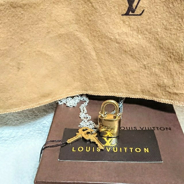 LOUIS VUITTON(ルイヴィトン)のルイヴィトン ゴールドカデナ南京錠、鍵付き！ メンズのアクセサリー(ネックレス)の商品写真