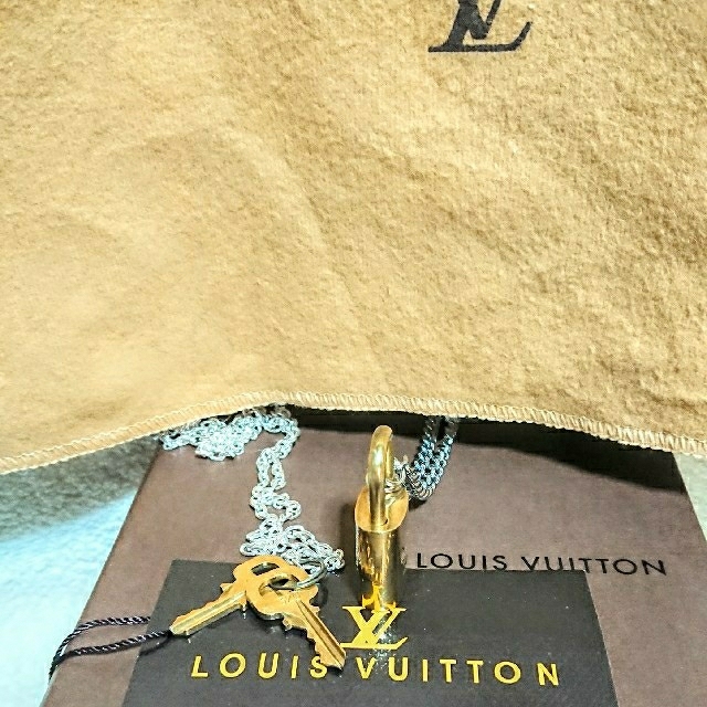 LOUIS VUITTON(ルイヴィトン)のルイヴィトン ゴールドカデナ南京錠、鍵付き！ メンズのアクセサリー(ネックレス)の商品写真