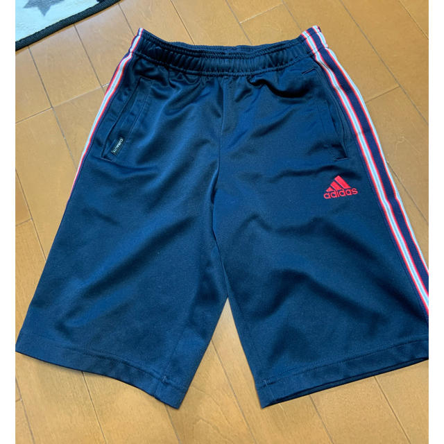 adidas(アディダス)のアディダスハーフパンツ キッズ/ベビー/マタニティのキッズ服男の子用(90cm~)(パンツ/スパッツ)の商品写真