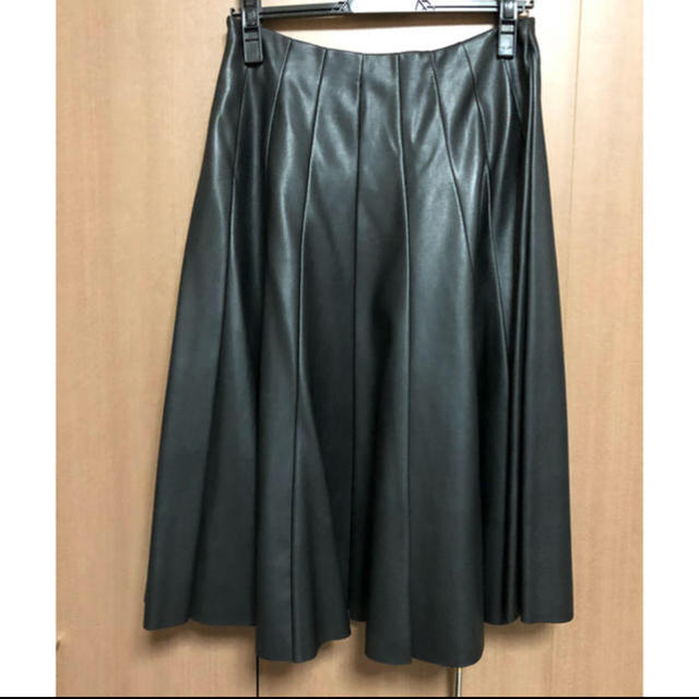 ZARA(ザラ)のZARA レザーフレアスカート  美品　完売 レディースのスカート(ひざ丈スカート)の商品写真