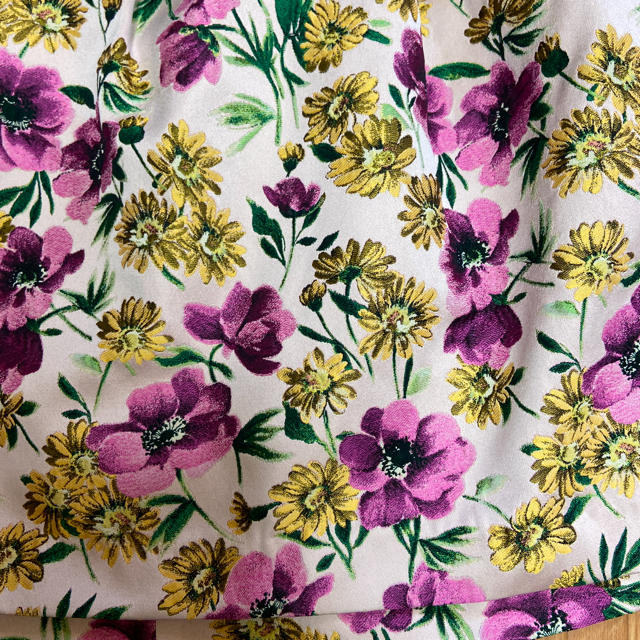 M'S GRACY(エムズグレイシー)のエムズグレイシー　カタログ掲載花柄スカート新品 レディースのスカート(ひざ丈スカート)の商品写真