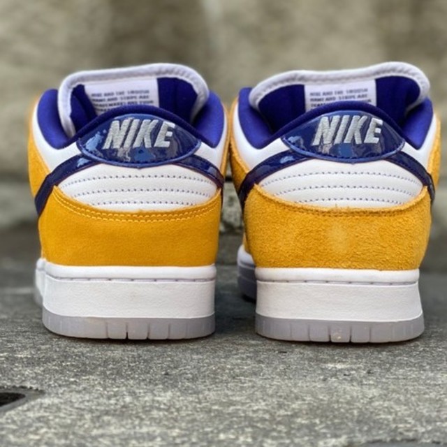 NIKE(ナイキ)のNIKE SB DUNK LOW PRO LASER ORANGE メンズの靴/シューズ(スニーカー)の商品写真