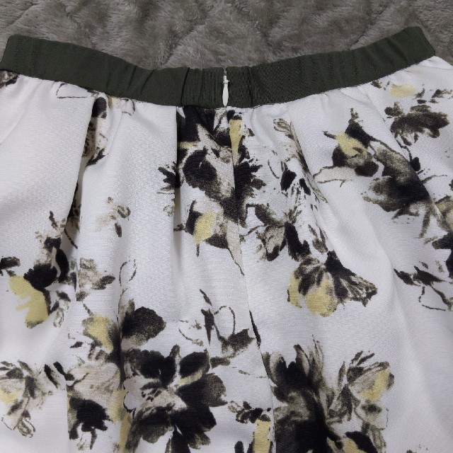 JUSGLITTY(ジャスグリッティー)のJUSGLITTY♡フラワープリントスカート レディースのスカート(ひざ丈スカート)の商品写真