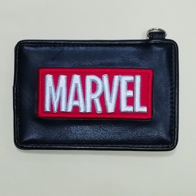 MARVEL 定期券　フォルダ　ケース レディースのファッション小物(名刺入れ/定期入れ)の商品写真