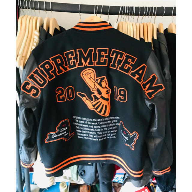 Supreme(シュプリーム)のSupreme Team Varsity Jacket blackシュプリームM メンズのジャケット/アウター(スタジャン)の商品写真