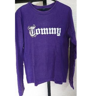 トミー(TOMMY)のTOMMYロゴ要りパープルロングTシャツ(Tシャツ/カットソー(七分/長袖))