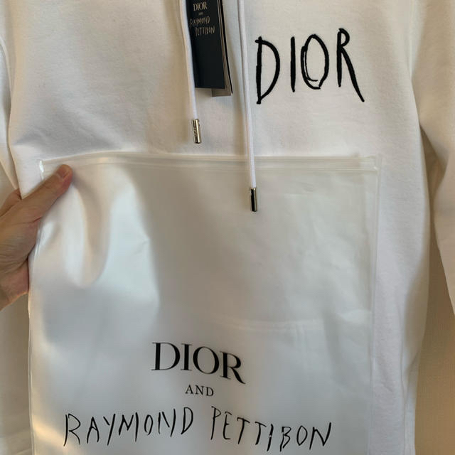 超美品!DIOR レイモンド コラボ DIORロゴ パーカー早い者勝ちです 超美品!DIOR レイモンド コラボ DIORロゴ パーカー早い者勝ちです