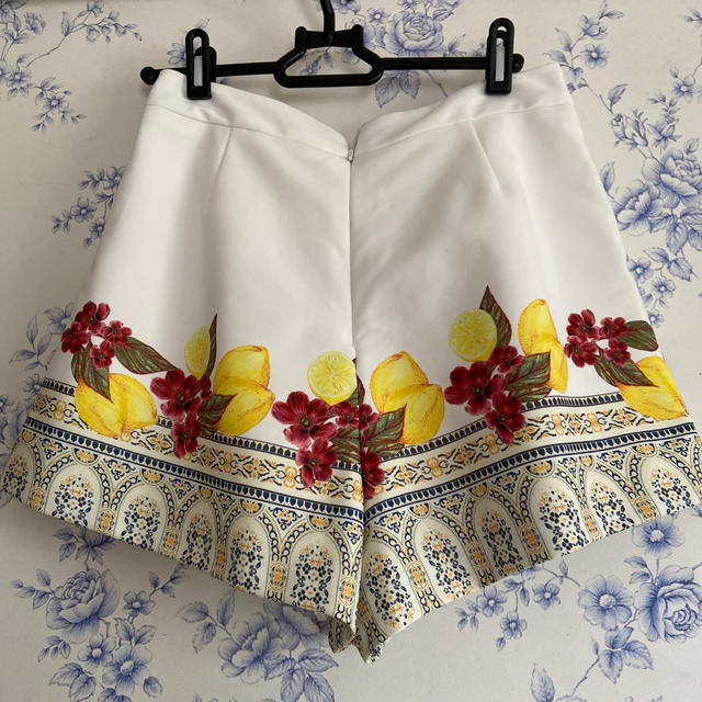 ZARA(ザラ)のSheike レモンキュロット レディースのスカート(ミニスカート)の商品写真