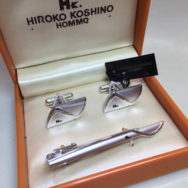 HIROKO KOSHINO(ヒロココシノ)の☆未使用品☆ヒロココシノ オム  ネクタイピン カフスボタン セット メンズのファッション小物(ネクタイピン)の商品写真