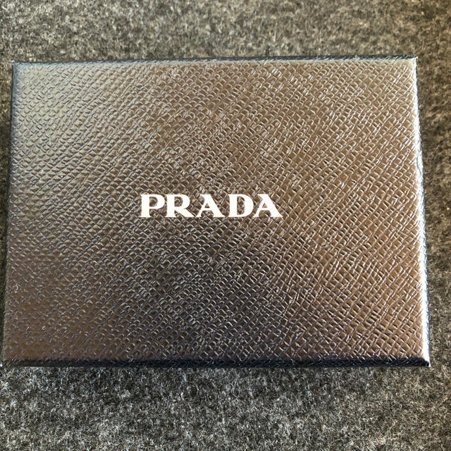 PRADA(プラダ)のPRADA 空箱 インテリア/住まい/日用品のオフィス用品(ラッピング/包装)の商品写真