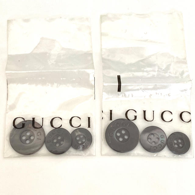 Gucci(グッチ)のGUCCI☆ロゴ刻印ボタン6個☆未使用 ハンドメイドの素材/材料(各種パーツ)の商品写真