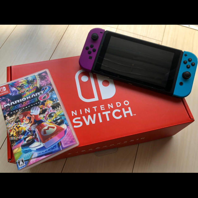 Nintendo Switch(ニンテンドースイッチ)の任天堂Switch本体 マリオカート エンタメ/ホビーのゲームソフト/ゲーム機本体(家庭用ゲーム機本体)の商品写真