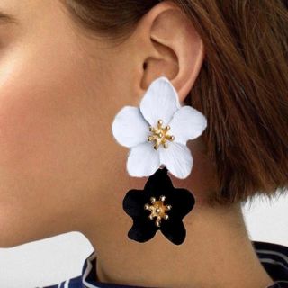 スナイデル(SNIDEL)のピアス　大判花ピアス　フラワーピアス(ピアス)