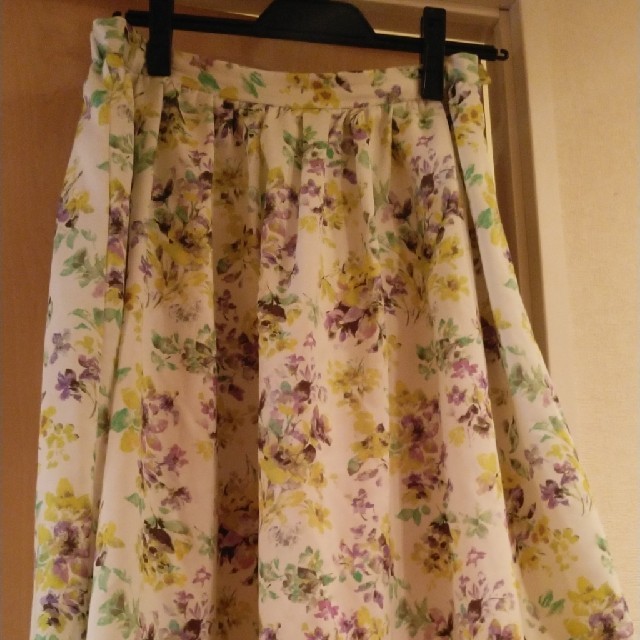 Stola.(ストラ)のストラ　花柄スカート レディースのスカート(ひざ丈スカート)の商品写真