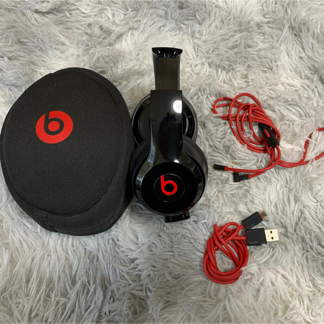 Beats by Dr Dre(ビーツバイドクタードレ)のbeats solo2 wireless ブラック スマホ/家電/カメラのオーディオ機器(ヘッドフォン/イヤフォン)の商品写真