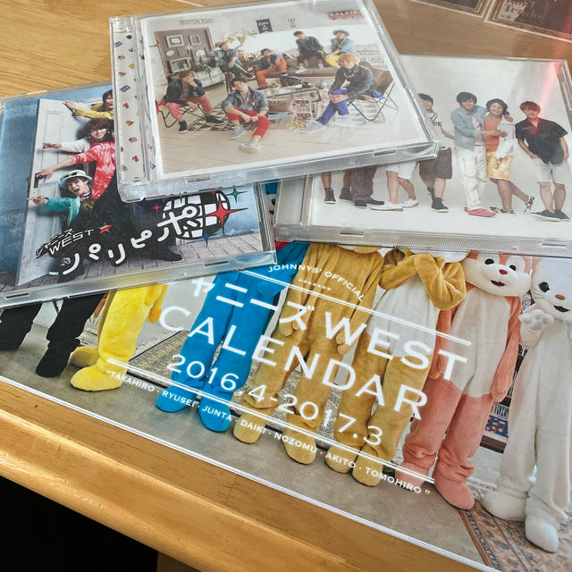 ジャニーズWEST(ジャニーズウエスト)のジャニーズWEST CD3枚 写真集 チケットの音楽(男性アイドル)の商品写真