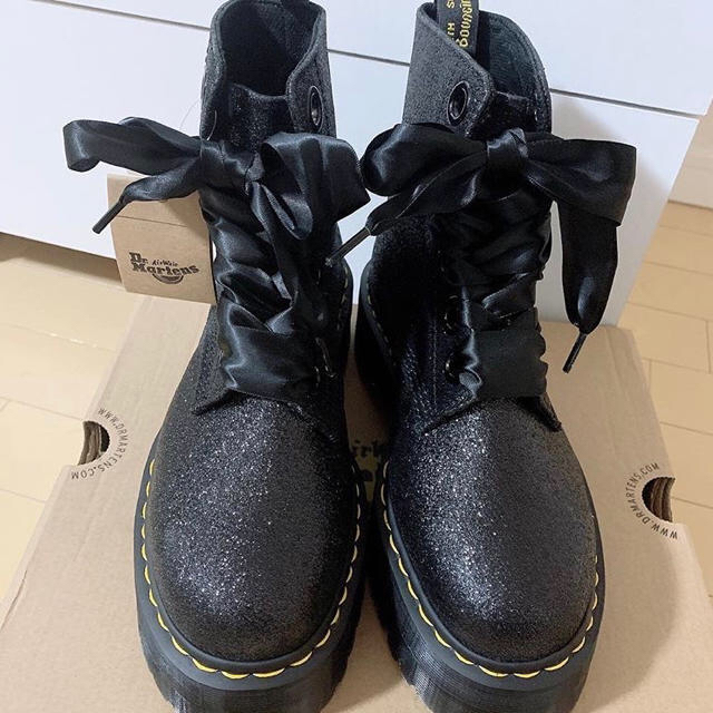 Dr.Martens(ドクターマーチン)のDr.Martens  ドクターマーチン  グリッターブーツ   レディースの靴/シューズ(ブーツ)の商品写真