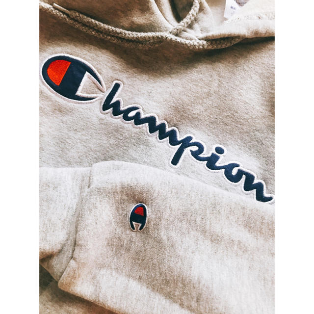 Champion(チャンピオン)のChampion 裏起毛パーカー　ライトグレー　Mサイズ　あったか レディースのトップス(パーカー)の商品写真