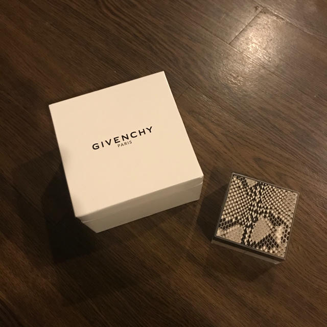 GIVENCHY ルースパウダー