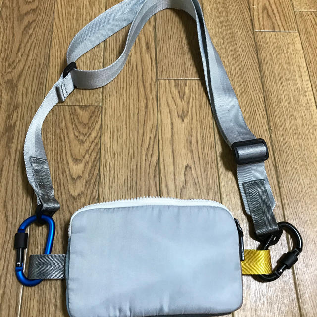 ZARA(ザラ)のZARAザラ　ミニショルダー　ボディーバッグ 小物入れポーチ 未使用 サコッシュ メンズのバッグ(ボディーバッグ)の商品写真