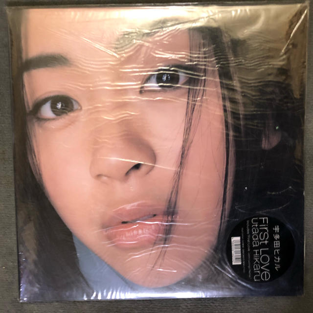 最終値下げ。美品　中古　宇多田ヒカル　First Love レコード エンタメ/ホビーのCD(ポップス/ロック(邦楽))の商品写真