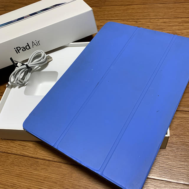 Apple(アップル)のiPad Air Wi-Fiモデル 16G シルバー MD788J/A スマホ/家電/カメラのPC/タブレット(タブレット)の商品写真