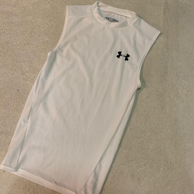 UNDER ARMOUR(アンダーアーマー)のアンダーアーマー　ノースリーブ　トレーニングウェア　白　S メンズ メンズのトップス(Tシャツ/カットソー(半袖/袖なし))の商品写真