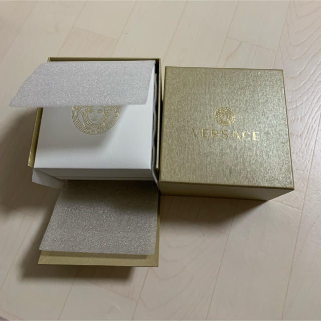 VERSACE(ヴェルサーチ)のヴェルサーチ　箱 レディースのファッション小物(腕時計)の商品写真