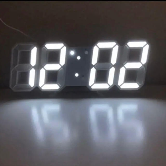 数量限定 デジタル時計 led 置き&壁掛け ホワイト色 インテリア/住まい/日用品のインテリア小物(置時計)の商品写真