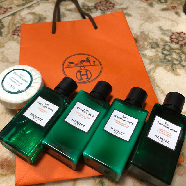 Hermes(エルメス)のHERMES アメニティ 5点セット ショップ袋付き コスメ/美容のヘアケア/スタイリング(シャンプー/コンディショナーセット)の商品写真