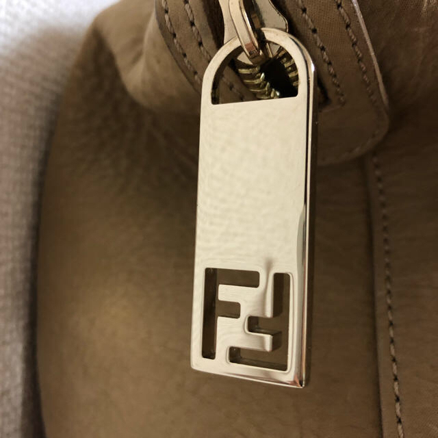 FENDI(フェンディ)のFENDI フェンディ　ショルダーバッグ レディースのバッグ(ショルダーバッグ)の商品写真