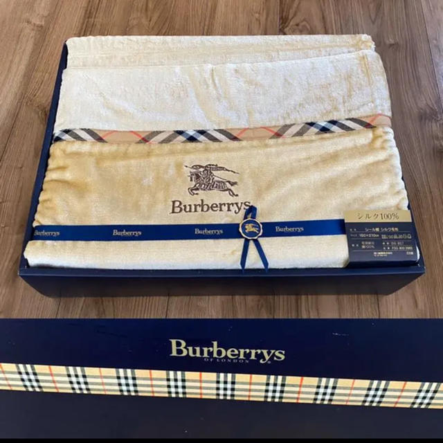 BURBERRY(バーバリー)のBURBERRY バーバリー　シルク100 毛布 インテリア/住まい/日用品の寝具(毛布)の商品写真