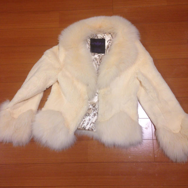 5RUIRUEラビットファージャケット レディースのジャケット/アウター(毛皮/ファーコート)の商品写真