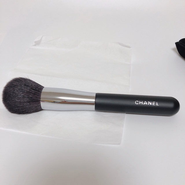 CHANEL(シャネル)のシャネル ブラシ パンソー プードゥル コスメ/美容のメイク道具/ケアグッズ(チーク/フェイスブラシ)の商品写真