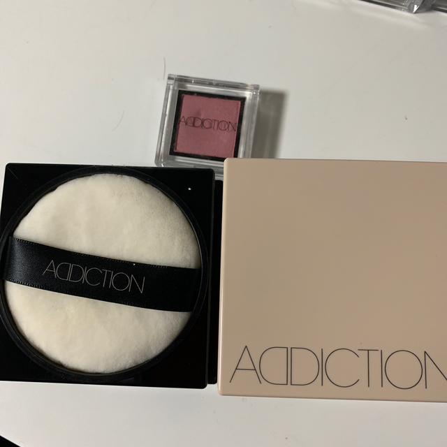 ADDICTION(アディクション)のアディクション シアールースパウダー　おまけ付き コスメ/美容のベースメイク/化粧品(フェイスパウダー)の商品写真