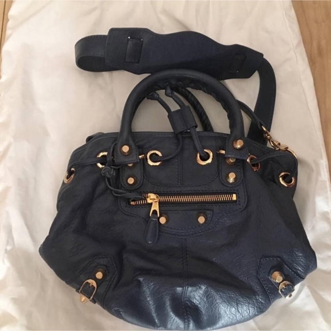 BALENCIAGA BAG(バレンシアガバッグ)のバレンシアガ　ショルダーバッグ　きんちゃく型　ブルー　ミラー&保存袋付き レディースのバッグ(ショルダーバッグ)の商品写真