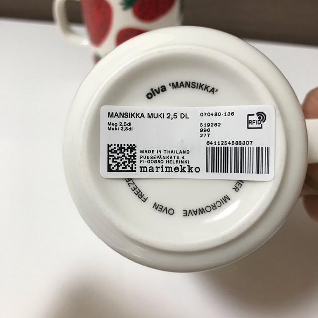 marimekko(マリメッコ)の期間限定値下　マリメッコ　マンシッカ　マグカップ　2個セット インテリア/住まい/日用品のキッチン/食器(グラス/カップ)の商品写真