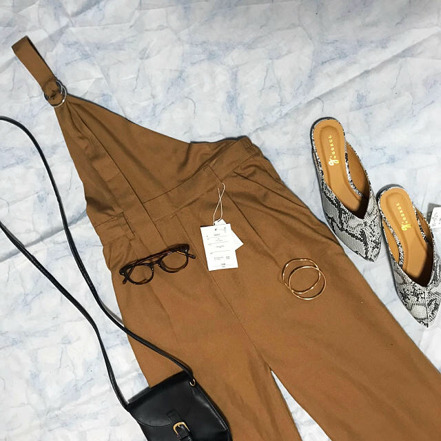 ZARA(ザラ)のimport♥︎ワンショルロンパース☆未使用 レディースのパンツ(サロペット/オーバーオール)の商品写真