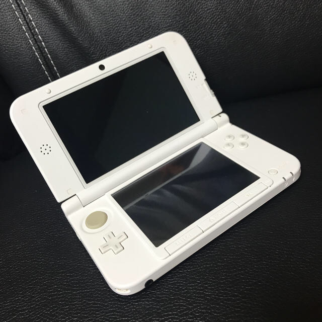 ニンテンドー3DS(ニンテンドー3DS)の3DS LL ピンク×ホワイト＊本体＋充電器＋SD エンタメ/ホビーのゲームソフト/ゲーム機本体(携帯用ゲーム機本体)の商品写真