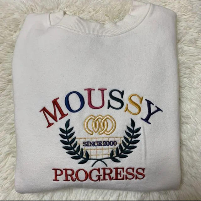 MOUSSY WREATH EMBROIDERY プルオーバー